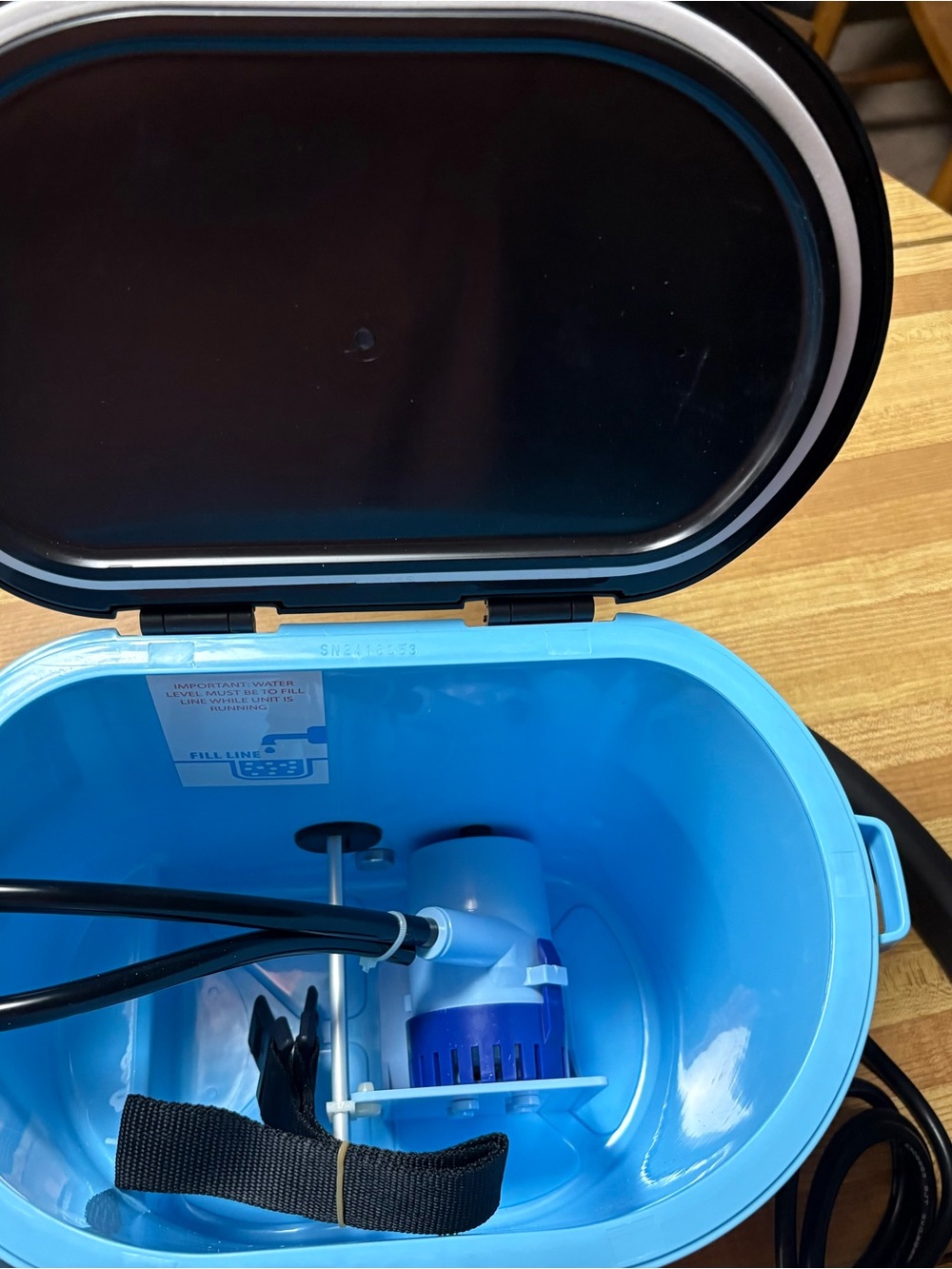 NEW IN BOX Aqua Relief Cold or Warm Therapy Unit in Black with Light Blue Trim - Picture 3 of 13